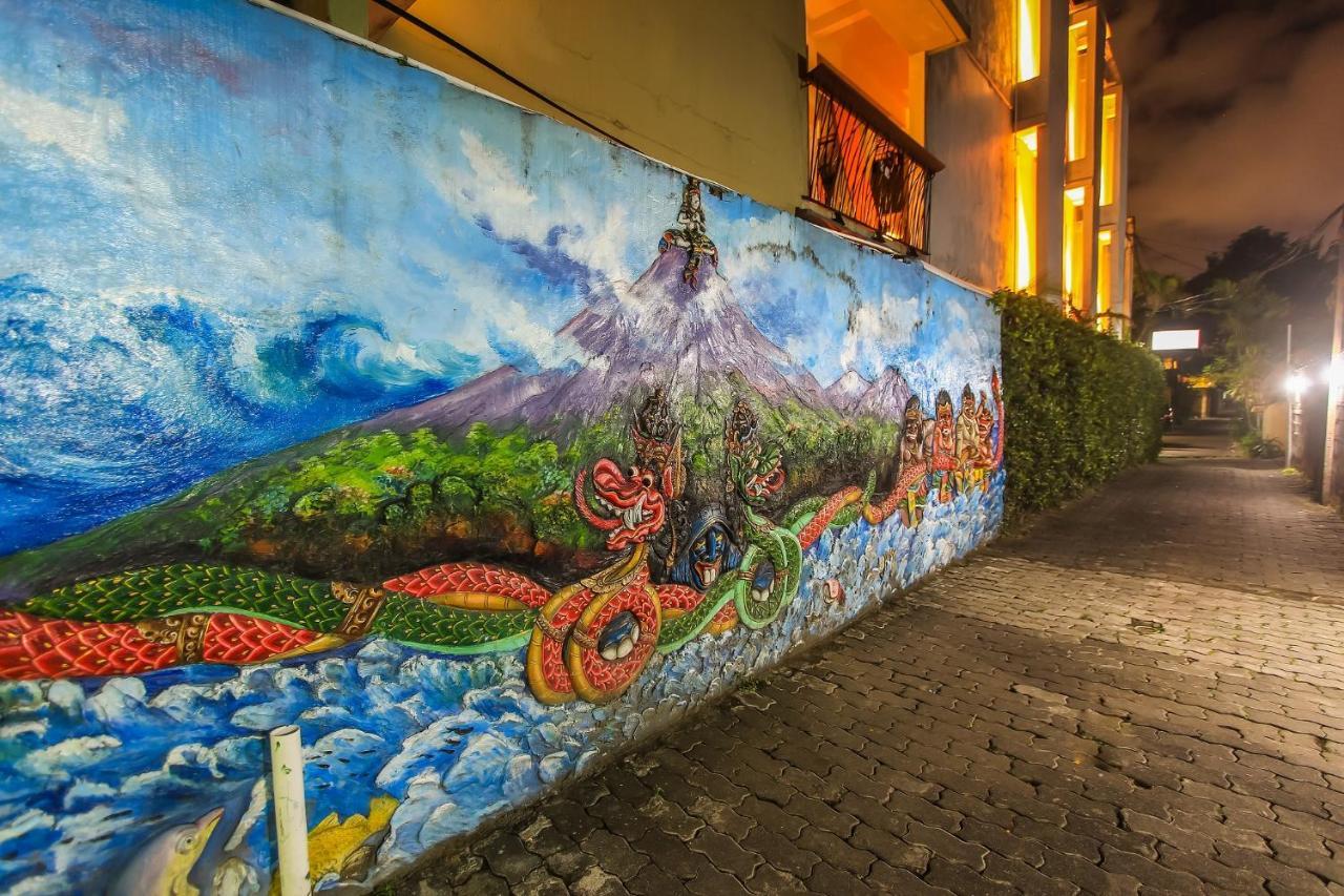Hotel Lumbung Sari Legian Exterior photo
